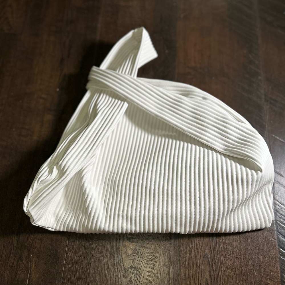 White Ribbed Knot Handle Hand Bag - Picture 2 of 4